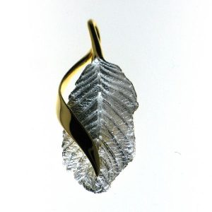 925 GLD PL SANDBRUSHED LEAF PENDANT - 38X15 - 4.6g <br/>10001