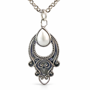 925 OXI TDROP WH FW PEARL FRILLY PEND - 31X13 1.8g <br/>10066