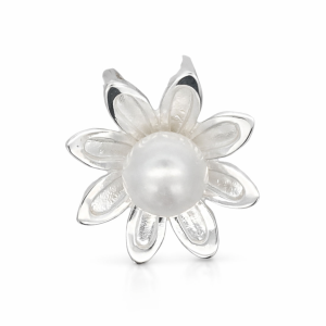 925 WH FW PEARL SLIDING DAISY PEND - 26MM - 8.1g <br/>10081