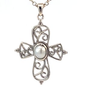 925 OXI OV WH FW PEARL OPEN FILIGREE CROSS 45X29  <br/>10516