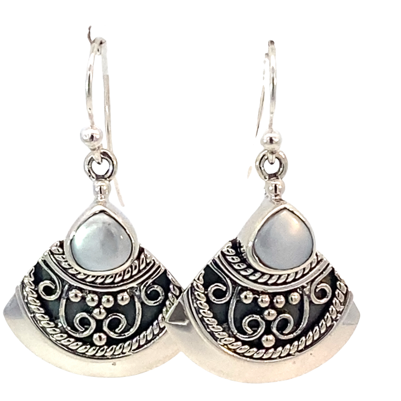 925 OXI WH FW PEARL VINTAGE FAN EAR - 34X21 - 7.3g <br/>11757