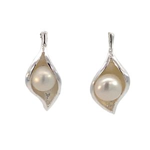 925 WH FW PEARL IN MATT LILY STUDS - 20X10 - 3.7g <br/>11786
