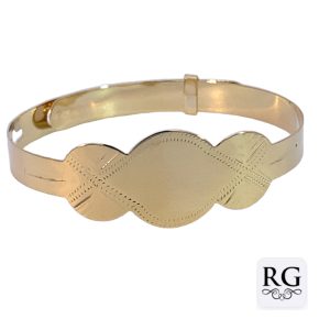9CT YG ENGRAVED SCALLOP BABY BANGLE - 13MM - 2.2g <br/>182