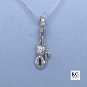 925 PLAIN SITTING CAT CHARM - 20X6 - 0.81g - LOBST <br/>M10032