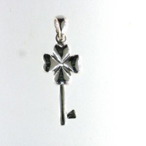 925 4 LEAF CLOVER KEY PENDANT - 28X10 <br/>M10218