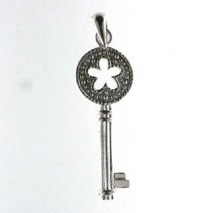 925 CUT OUT FLOWER MILLGRAIN KEY PENDANT - 37X11 <br/>M10219