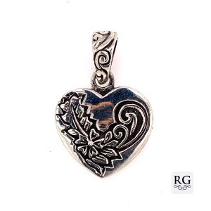 925 OXI ETCHED HEART DISC PENDANT - 29X20 - 5.5g <br/>M10323