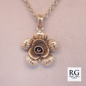 925 OXI 3D FLOWER PENDANT - 29X21 - 4.6g <br/>M10389