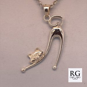 925 STRETCHING CAT PENDANT - 43X22 - 4.1g <br/>M10393