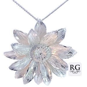 925 ETCHED DAISY SLIDING PENDANT - 30MM - 6.5g <br/>M10458