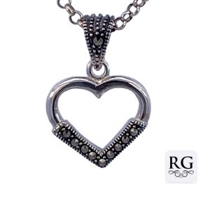 925 MARCASITE OUTLINE HEART PENDANT - 25X17 - 2g <br/>M10468