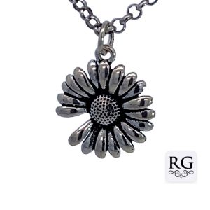 925 OXI ETCHED DAISY CHARM - 20X15 - 1.24g <br/>M10477