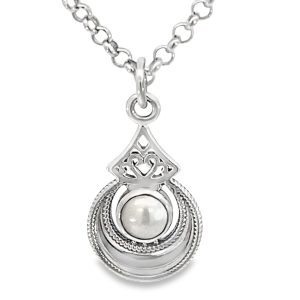 925 FW PEARL HALF MOON FILIGREE PEND - 25X12  1.8g <br/>M10566