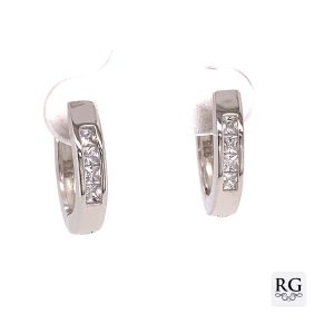 925 SQ CZ PAVE OVAL HINGE HUGGIES - 15X3 - 3.44g <br/>M11631