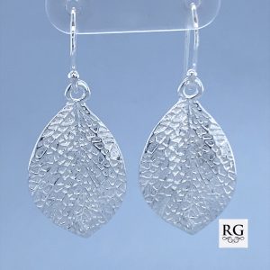 925 MATT ETCHED LEAF DROP EARRINGS - 36X15 - 4.7g <br/>M12043
