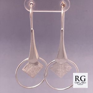 925 SCRATCHED SQ DISC CIRCLE DROP EAR 52X22 5.4g  <br/>M12423