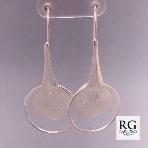 925 SCRATCHED DISC IN CIRCLE DROP EAR - 52X22 6.3g <br/>M12443