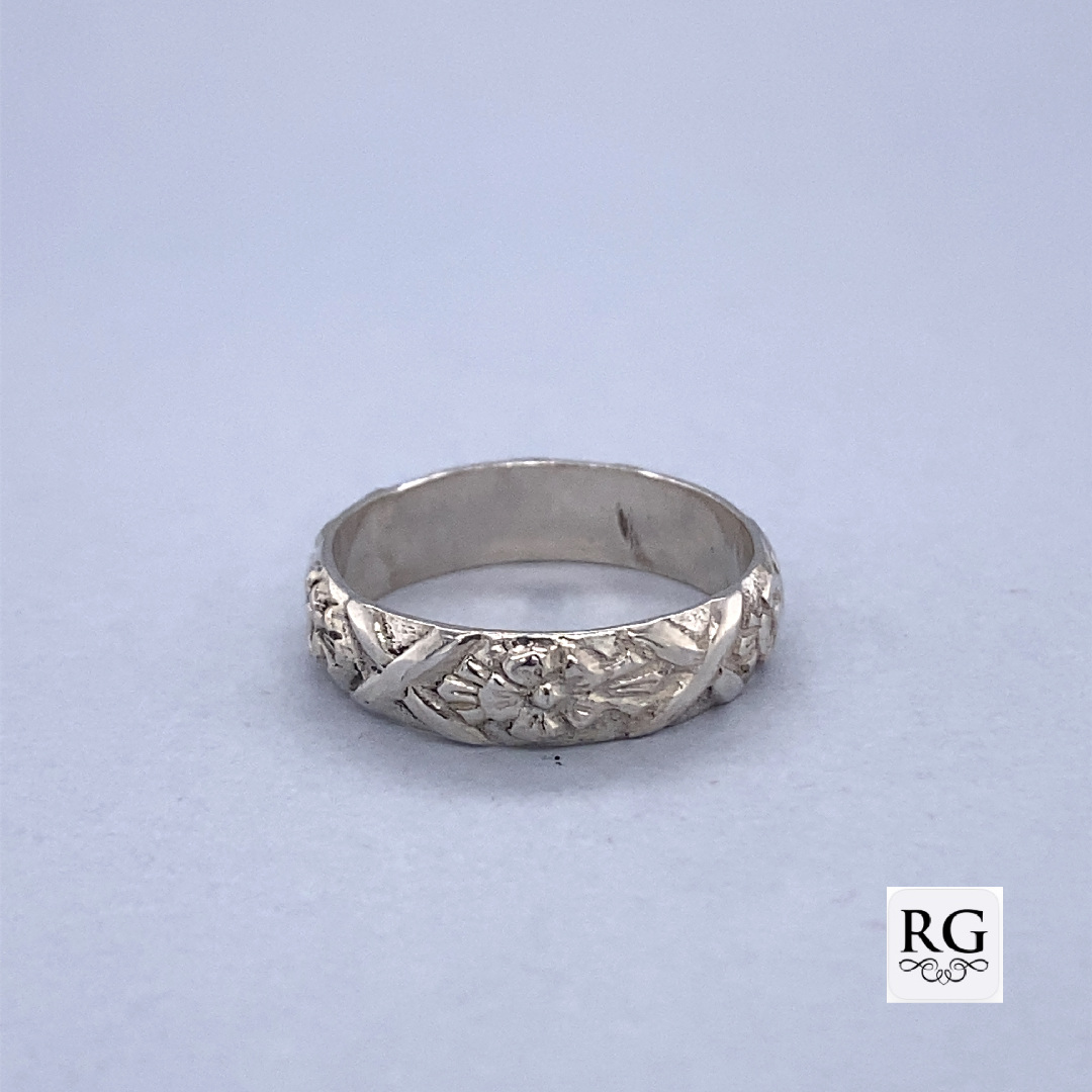 925 FLOWER ETCHED D-SHAPE WED BAND - 5MM <br/>M13518