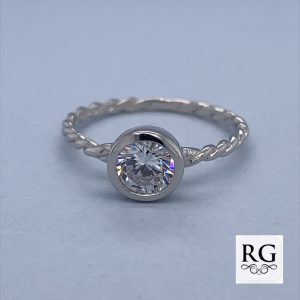 925 CZ TUBE SET SOLITAIRE TWISTED ROPE RING - 8MM <br/>M13547