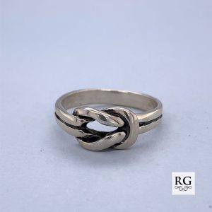 925 OXI OPEN CUT LOVE KNOT RING - 8MM - 3.4g <br/>M13664