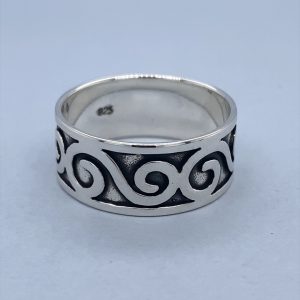 925 OXI CELTIC SPIRAL ETCHED BAND RING - 9MM <br/>M13863