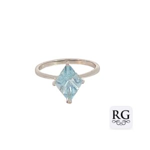 925 KITE SHAPE BLUE TOPAZ CLAW SET RING - 13MM <br/>M14010