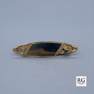 9CT YG OVAL ENGRAVED BABY BROOCH - 29X7 - 1.45g <br/>M181